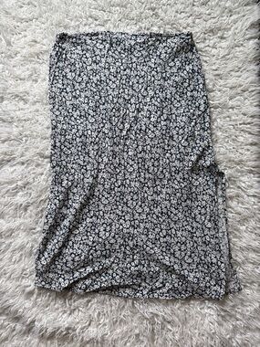 Women's Navy and White Floral Midi Skirt